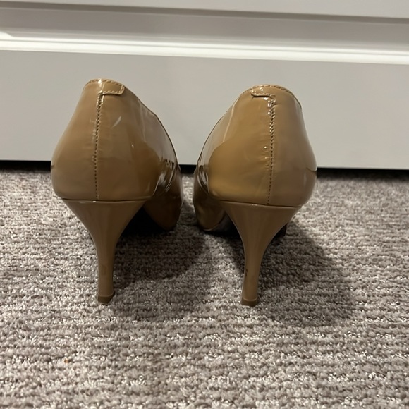 STEVE MADDEN PEEP TOE HEELS! - Picture 3 of 7